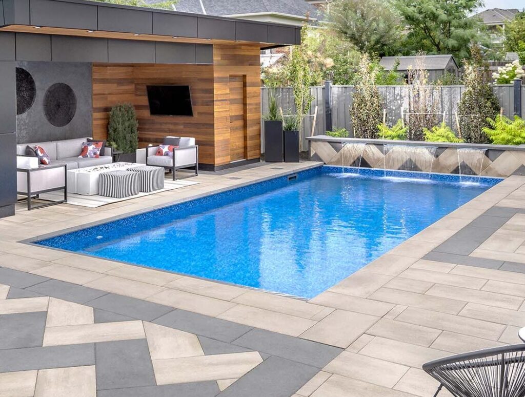 Groupe Delsol - Paysagement complet pour une piscine creusée